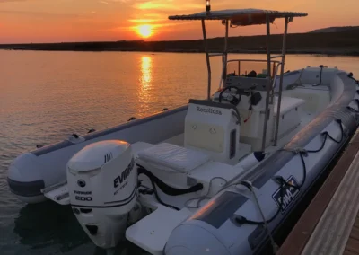 Gommone al tramonto